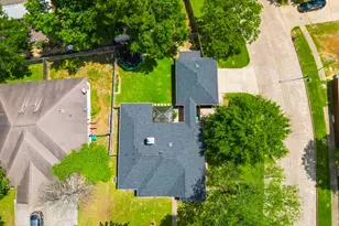 200 Canterbury Dr, Conroe, TX 77303 - Photo 36