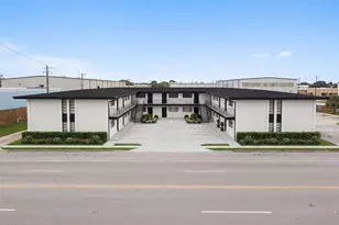 516 Holiday Dr, Galveston, TX 77550 - Photo 2