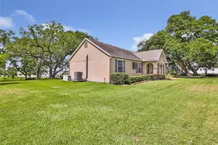 111 S 8th St, Highlands, TX 77562 - Photo 8