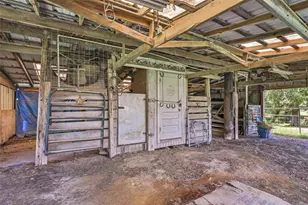 111 S 8th St, Highlands, TX 77562 - Photo 42