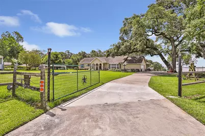 111 S 8th Street, Highlands, TX 77562 - Photo 4