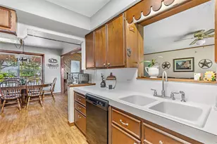 111 S 8th St, Highlands, TX 77562 - Photo 28