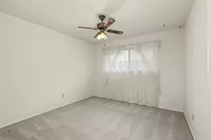 422 W Castle Harbour Dr, Friendswood, TX 77546 - Photo 12