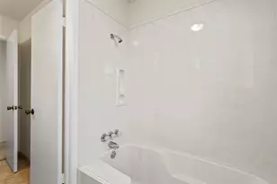 422 W Castle Harbour Dr, Friendswood, TX 77546 - Photo 14