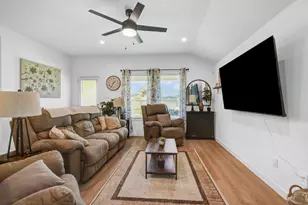 328 Amy St, Angleton, TX 77515 - Photo 12
