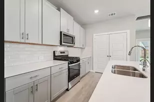 12034 Meandering Strm Dr, Baytown, TX 77523 - Photo 2