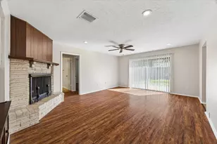 17134 Barcelona Dr, Friendswood, TX 77546 - Photo 4
