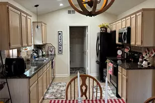 115 Papaya St, Lake Jackson, TX 77566 - Photo 10