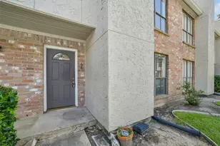 17401 Red Oak Dr, Houston, TX 77090 - Photo 2