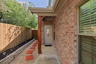 201 Chelsea Ct, Granbury, TX 76049 - Photo 2