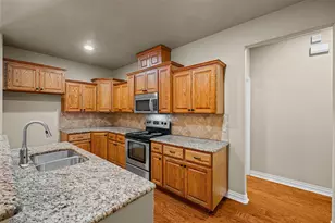 201 Chelsea Ct, Granbury, TX 76049 - Photo 10