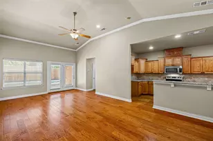 201 Chelsea Ct, Granbury, TX 76049 - Photo 4