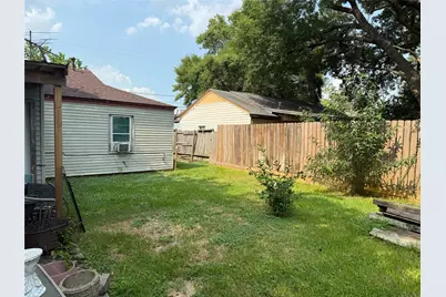 418 E 1st Street, Deer Park, TX 77536 - Photo 2