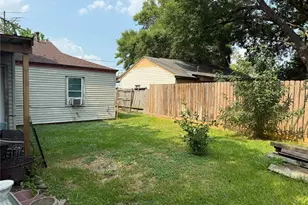 418 E 1st St, Deer Park, TX 77536 - Photo 2