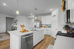 10842 Clfs Vw Dr, Iowa Colony, TX 77583 - Photo 16