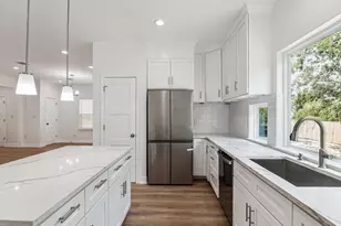 915 E 37th St, Houston, TX 77022 - Photo 14
