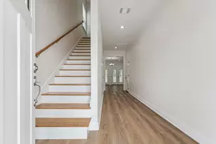 915 E 37th St, Houston, TX 77022 - Photo 2