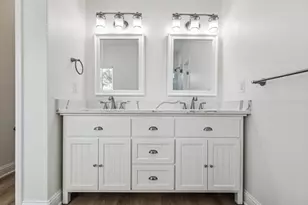 915 E 37th St, Houston, TX 77022 - Photo 18