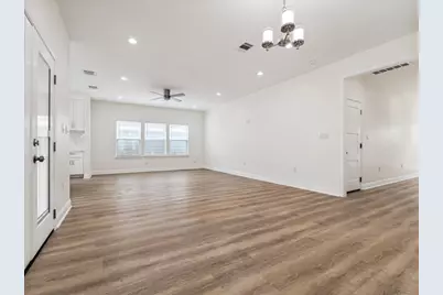 915 E 37th Street, Houston, TX 77022 - Photo 6