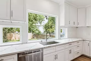 915 E 37th St, Houston, TX 77022 - Photo 12