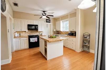 315 S Johnson Street, Alvin, TX 77511 - Photo 2