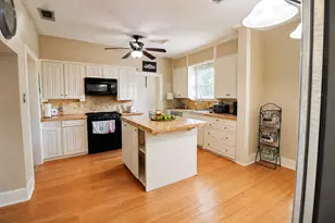 315 S Johnson St, Alvin, TX 77511 - Photo 2