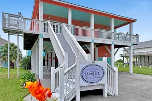 979 Palm Ridge Dr, Crystal Beach, TX 77650 - Photo 2