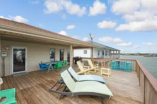 336 Admiral Cir, Tiki Island, TX 77554 - Photo 12