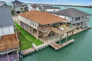 336 Admiral Cir, Tiki Island, TX 77554 - Photo 2