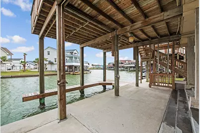 336 Admiral Circle, Tiki Island, TX 77554 - Photo 42