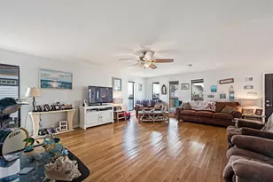 336 Admiral Cir, Tiki Island, TX 77554 - Photo 24