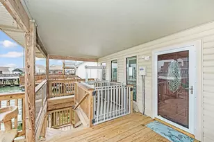 336 Admiral Cir, Tiki Island, TX 77554 - Photo 14