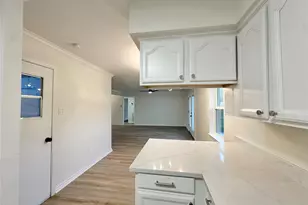 9539 Beverly Hill St, Houston, TX 77063 - Photo 18