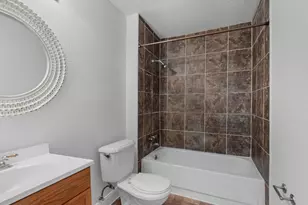 2006 Crestmont Cir, Missouri City, TX 77459 - Photo 12