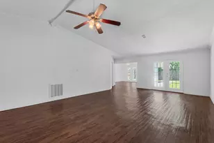 2006 Crestmont Cir, Missouri City, TX 77459 - Photo 4