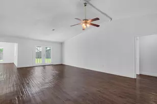 2006 Crestmont Cir, Missouri City, TX 77459 - Photo 2