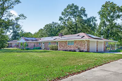 506 N Clear Creek Drive, Friendswood, TX 77546 - Photo 4