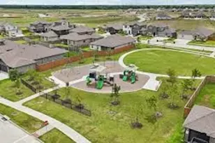 729 Stagecoach Dr, Dayton, TX 77535 - Photo 4