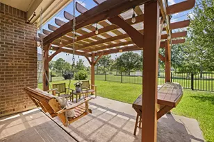 2634 Night Song Dr, Pearland, TX 77584 - Photo 2