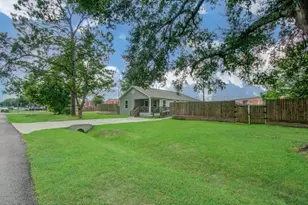 2722 Vega St, Houston, TX 77088 - Photo 6