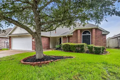 657 26th Avenue N, Texas City, TX 77590 - Photo 1