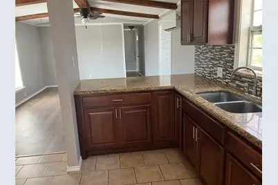 118 Walnut, Blessing, TX 77419 - Photo 8