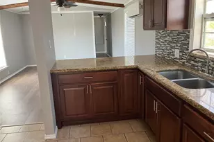 118 Walnut, Blessing, TX 77419 - Photo 8