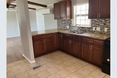 118 Walnut, Blessing, TX 77419 - Photo 6