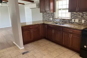 118 Walnut, Blessing, TX 77419 - Photo 6