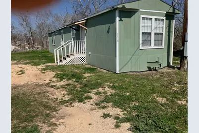 118 Walnut, Blessing, TX 77419 - Photo 2