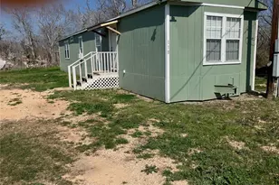 118 Walnut, Blessing, TX 77419 - Photo 2