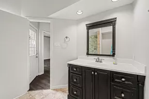 5913 Woodway Place Ct, Houston, TX 77057 - Photo 16