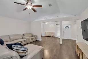 3816 Cottonwood Dr, La Porte, TX 77571 - Photo 6