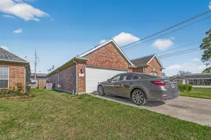 71 N Forrest Ave, La Porte, TX 77571 - Photo 2